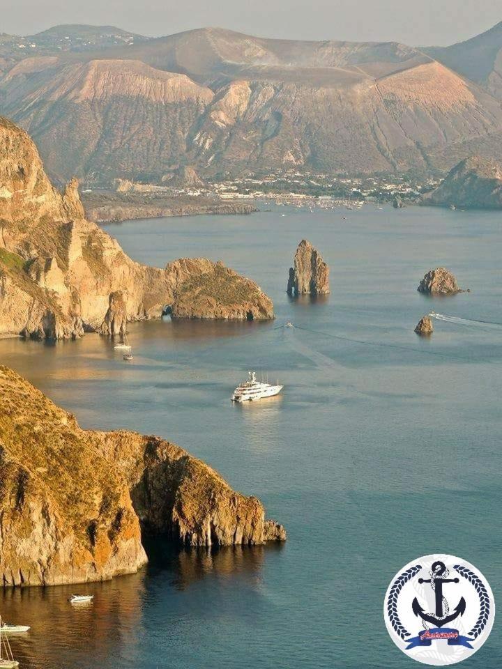 "Appartamento Del Mare Gliaca" Con Vista Isole Eolie,Ampia Terrazza,Wifi E Parcheggio Privato Gratuito Piraino Exterior foto